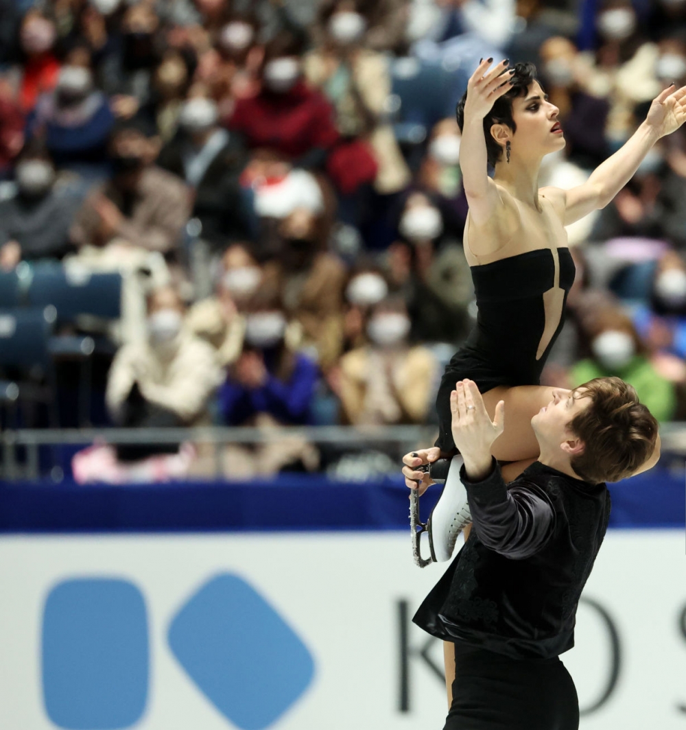 Sara Hurtado & Kirill Jalyavin finalizan cuartos en el NHK Trophy - HIELO ESPAÑOL