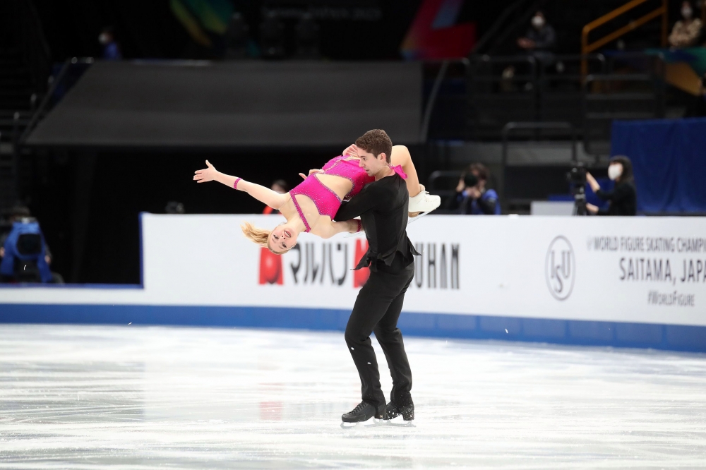 Sofía Val & Asaf Kazimov acaban trigésimos en su debut mundial - HIELO ESPAÑOL